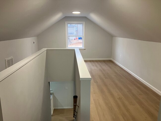 Building Photo - 25 Beech St