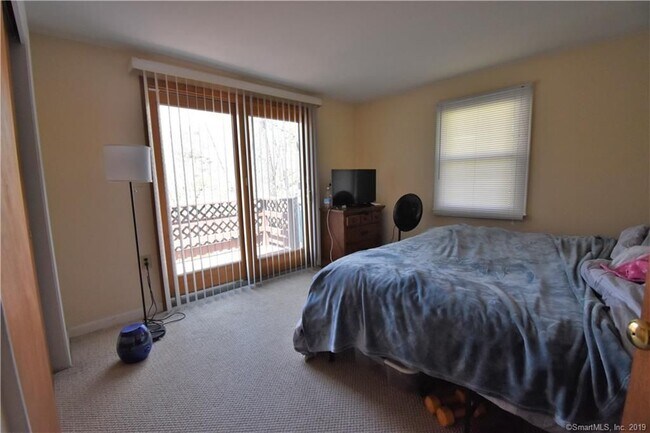 Dormitorio - 382 Riverside Dr