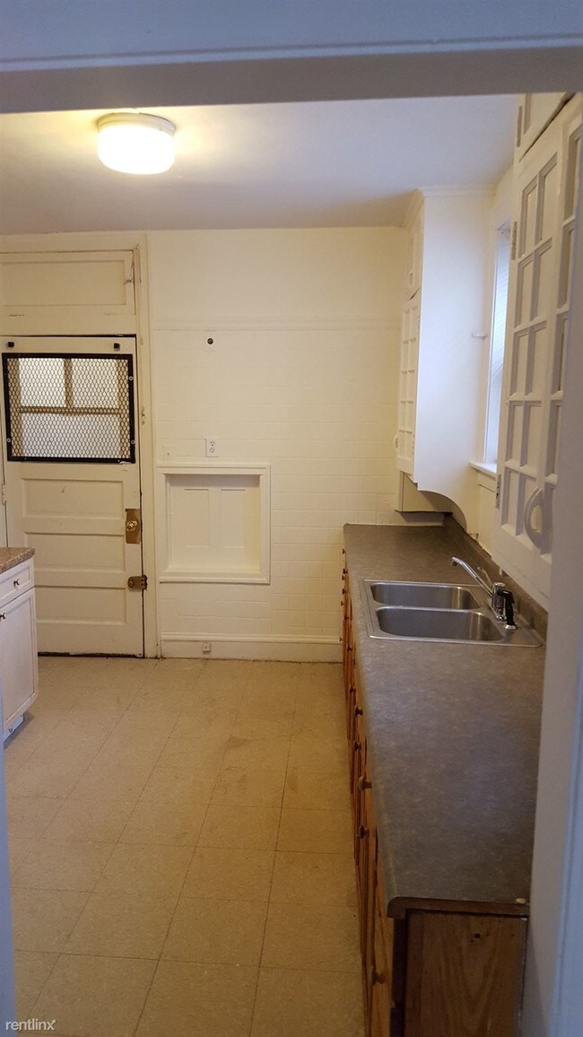 Building Photo - 8040 S Eberhart Ave