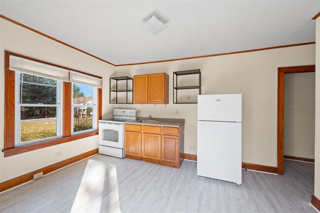 Building Photo - 443 Sackett Lake Rd