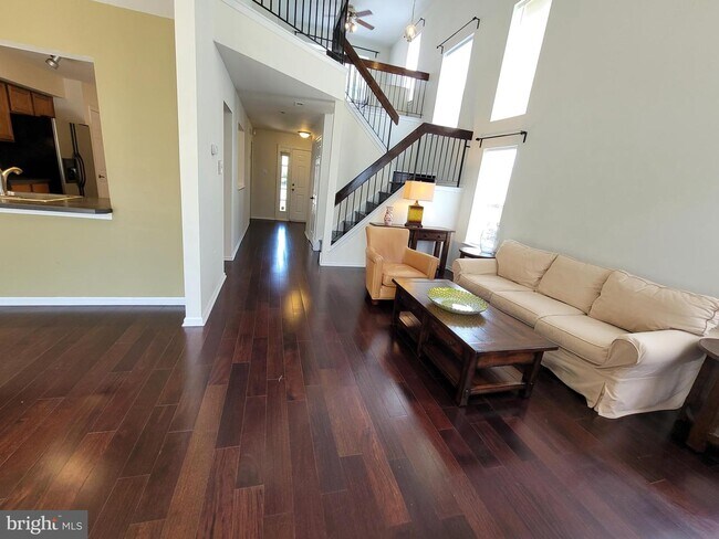 Building Photo - 41 Honey Locust Ln