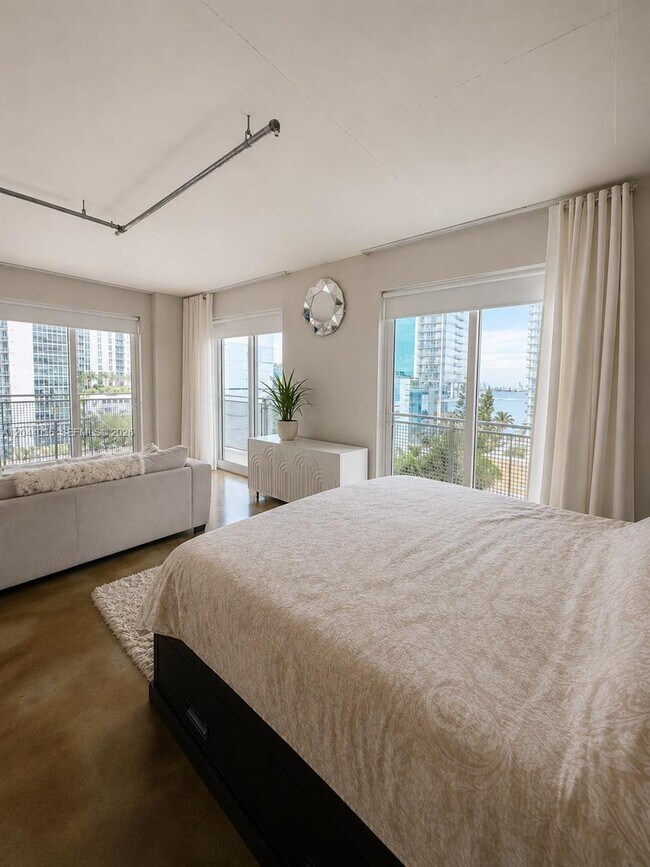Foto del edificio - 455 NE 25th St