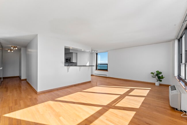 Foto del edificio - 5100 N Marine Dr