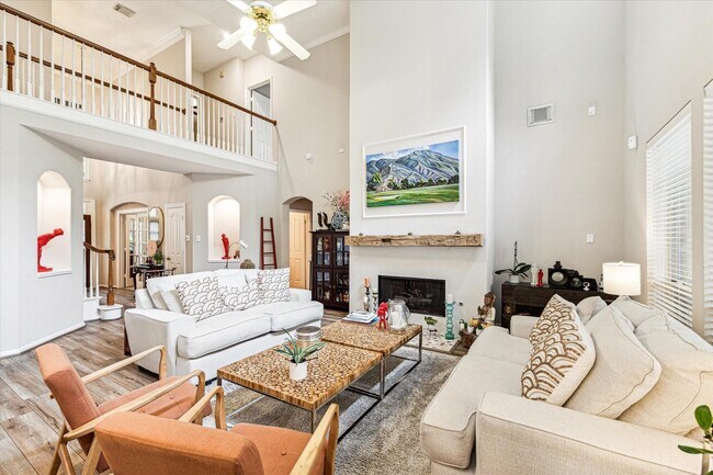 Building Photo - 123 S Goldenvine Cir