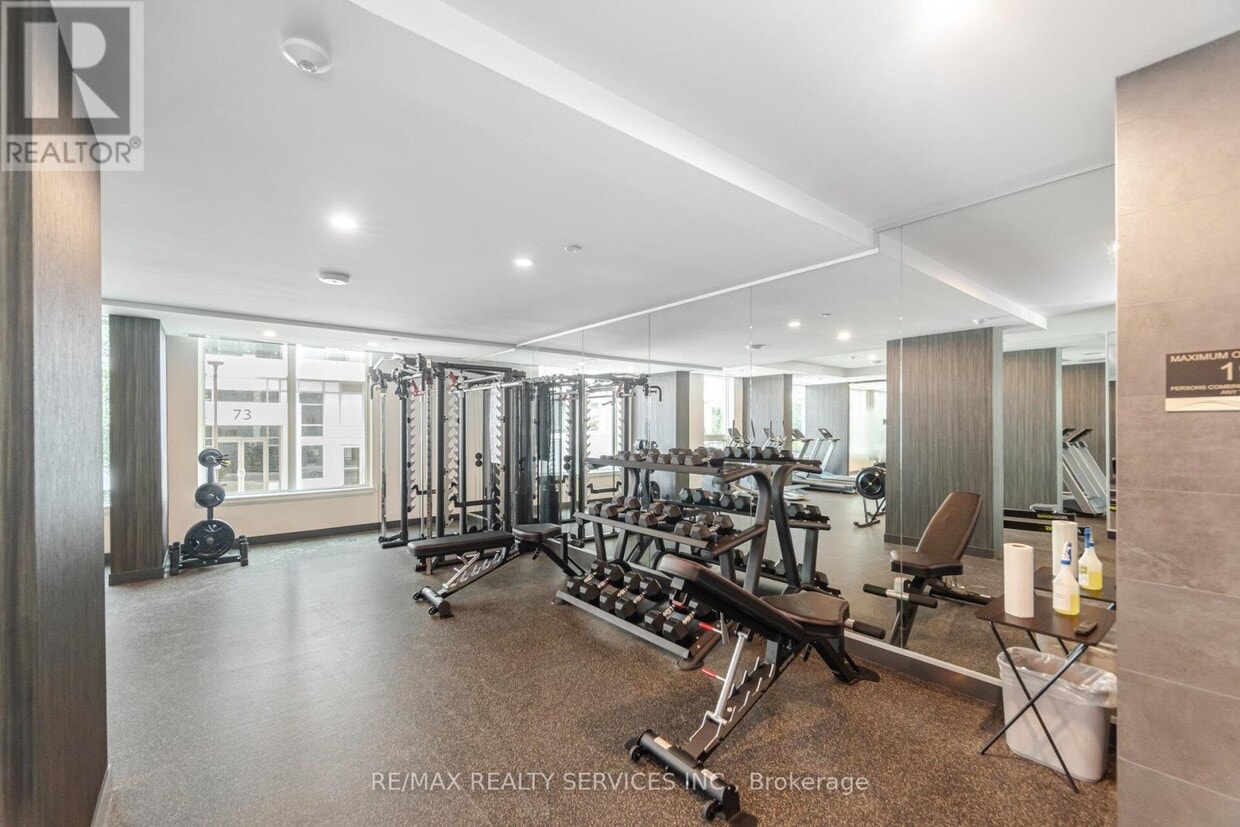 Building Photo - 93 Arthur St S