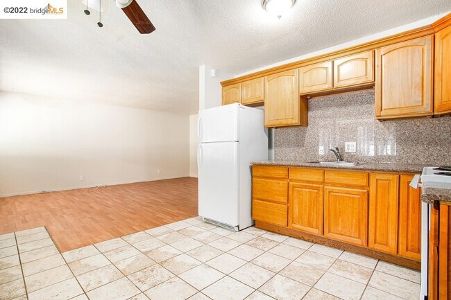 Kitchen - 3785 Buell St