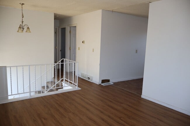 Building Photo - 2306 Tremaine Dr