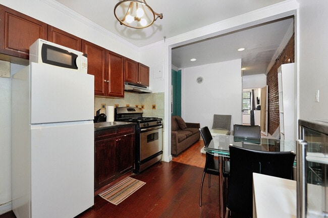 Building Photo - 538 9th Ave