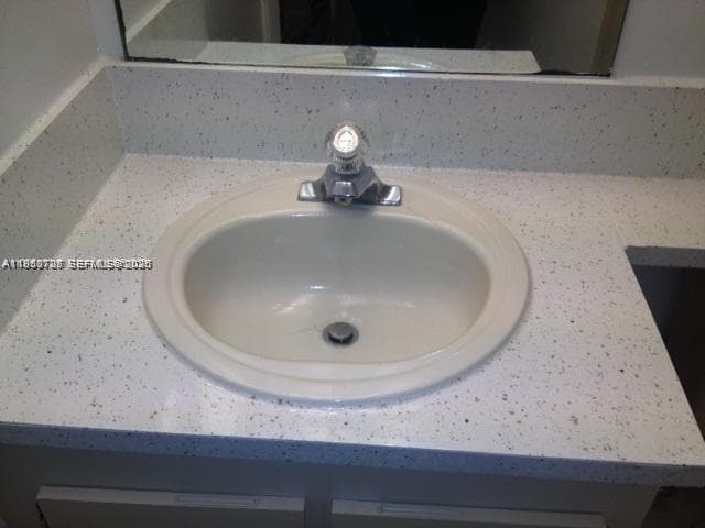 Foto del edificio - 8290 Lake Dr