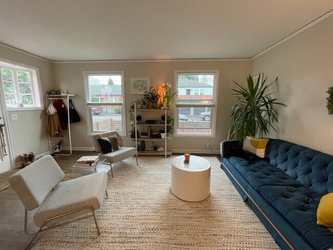Living Room - 4911 E Burnside St