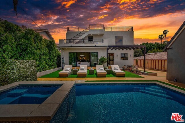 Foto del edificio - 1949 N Oxford Ave