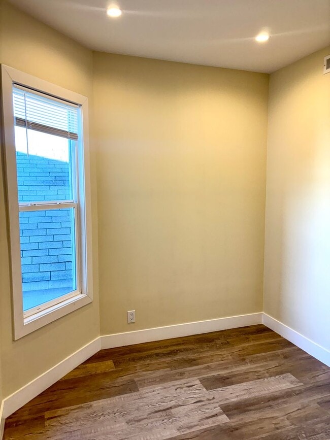 Building Photo - Perfect private room in the heart of Bernal Heights!