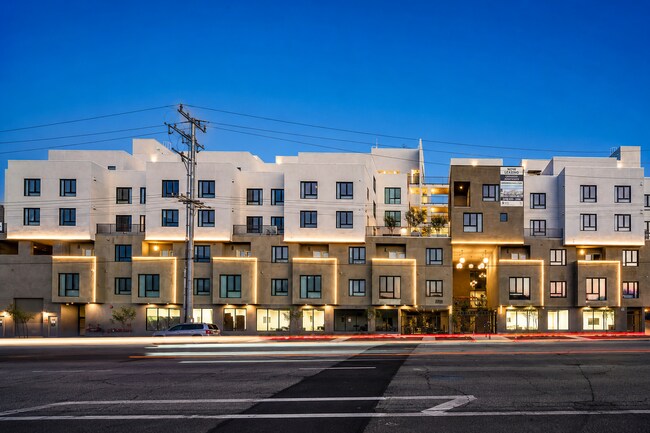 Foto del edificio - Woodlake Apartments