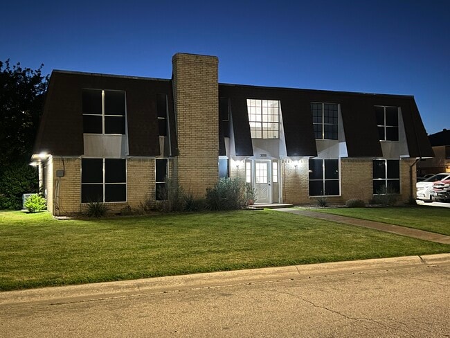 Building Photo - 3211 Fallmeadow St