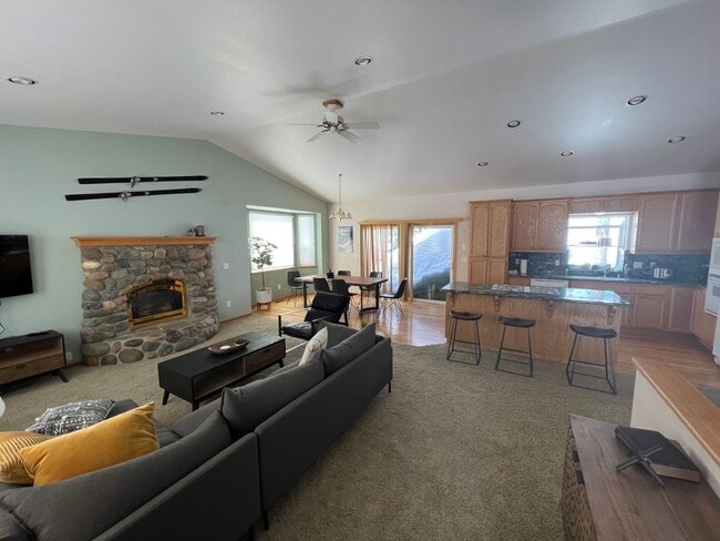 Building Photo - Beautiful Angora Ridge Views - Lovely Spacious Home