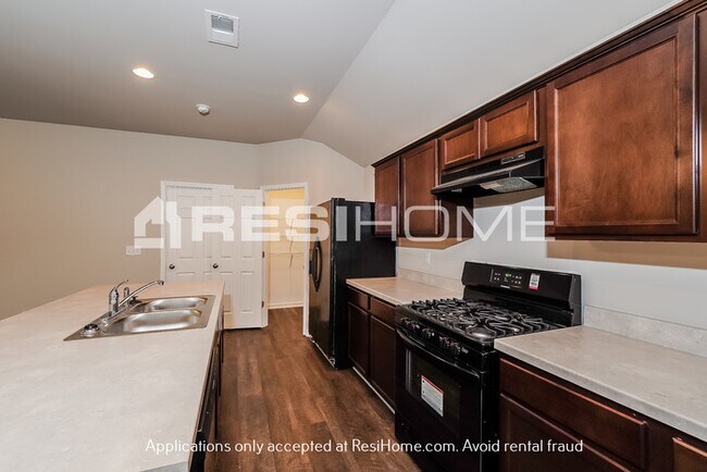 Foto del edificio - HOME FOR RENT!!