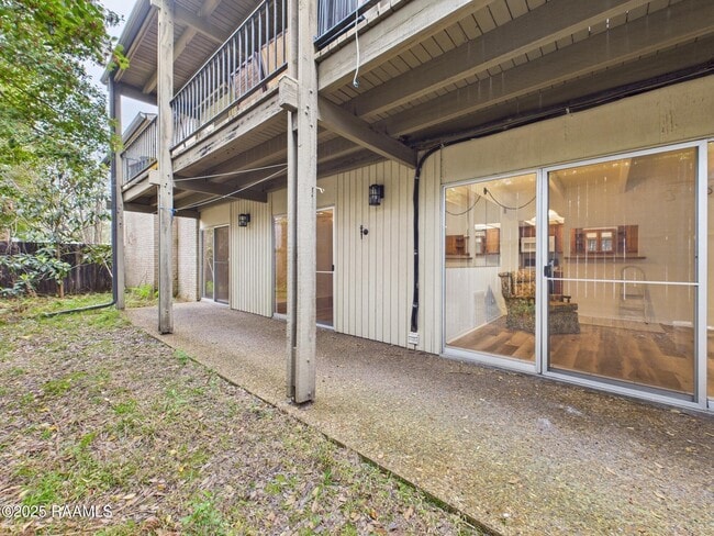 Building Photo - 1008 S College Rd