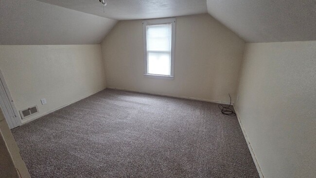 Building Photo - 2 bedroom 1 bath house