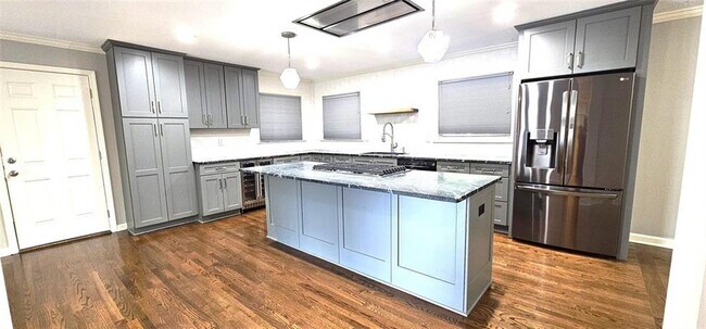 Foto del edificio - 1310 Poplarcrest Cir SE