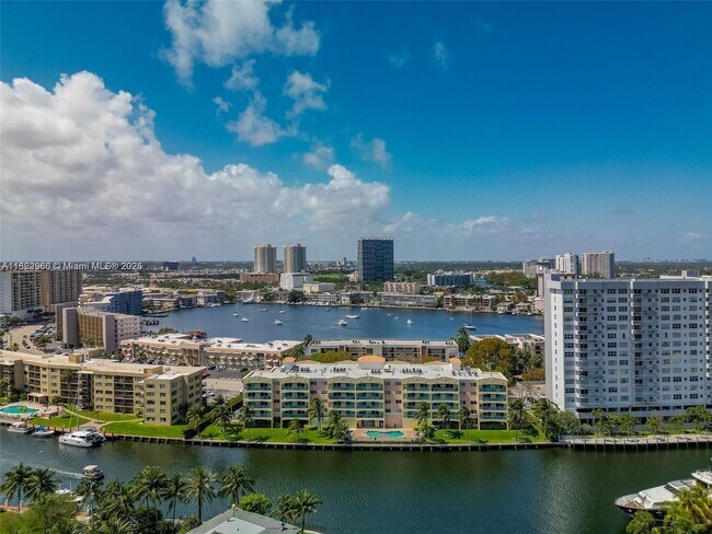 Foto del edificio - 201 Golden Isles Dr