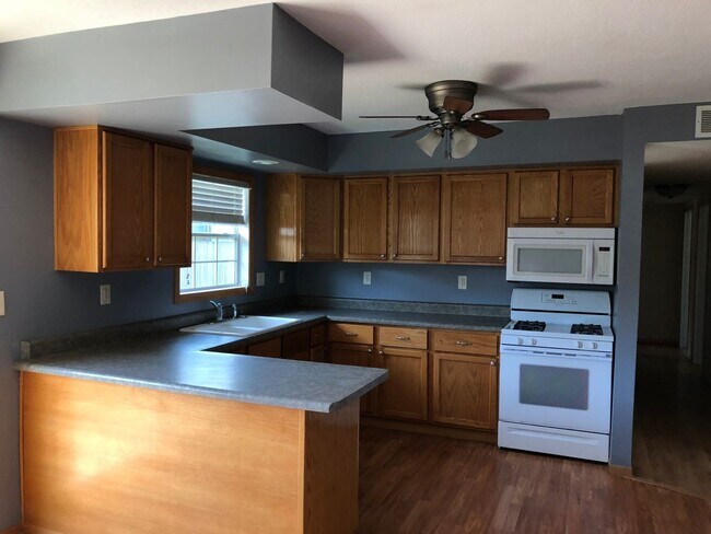 Foto del edificio - Cozy 3 Bedroom Home with Garage in Colona