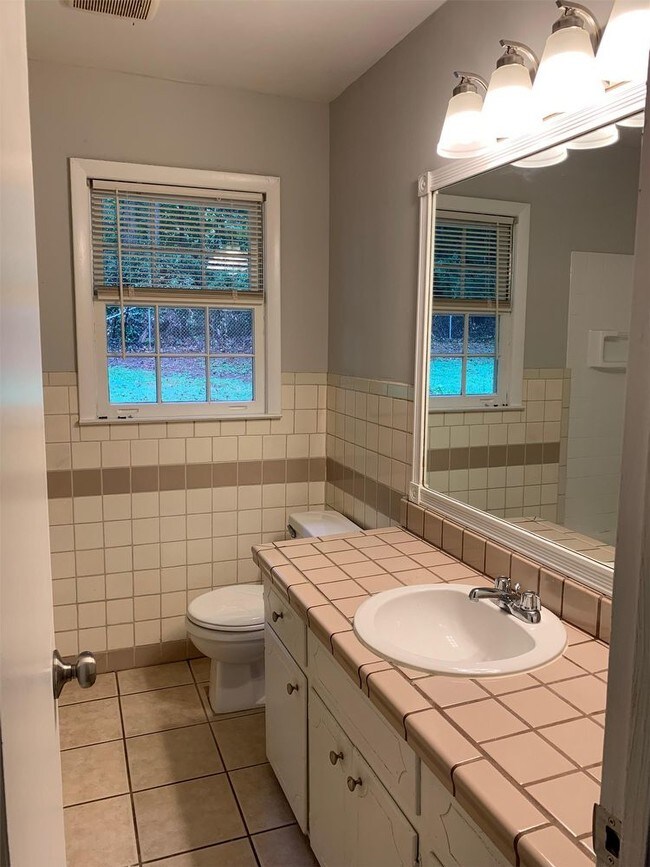 Foto del edificio - 2645 Ladd Drive