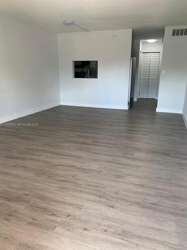 Foto del edificio - 271 NW 177th St