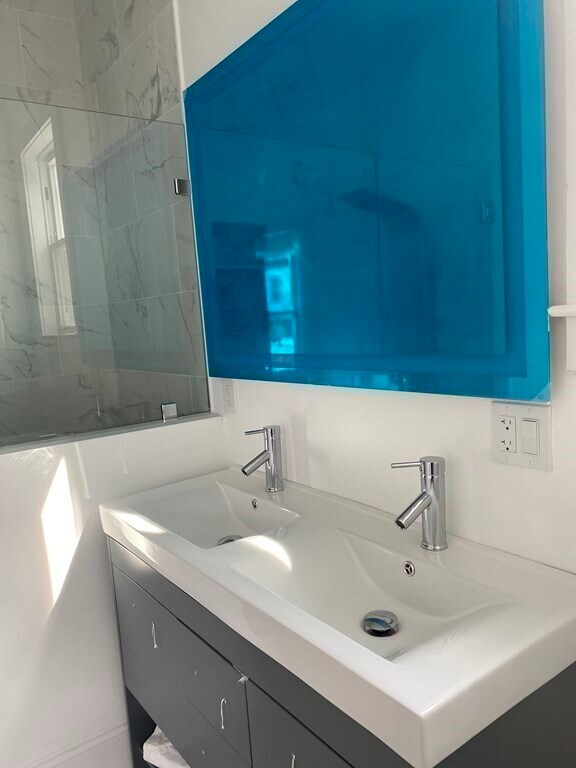 Foto del edificio - 88 Howard Ave