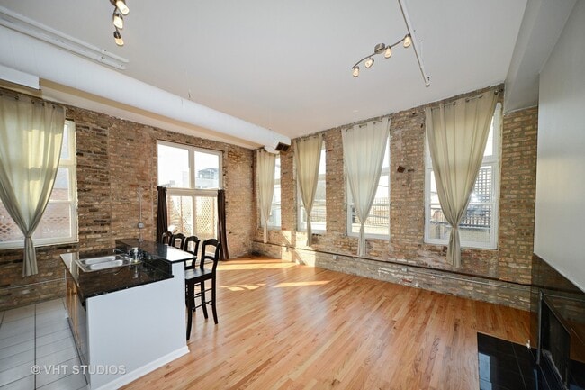 Building Photo - 1907 N Milwaukee Ave