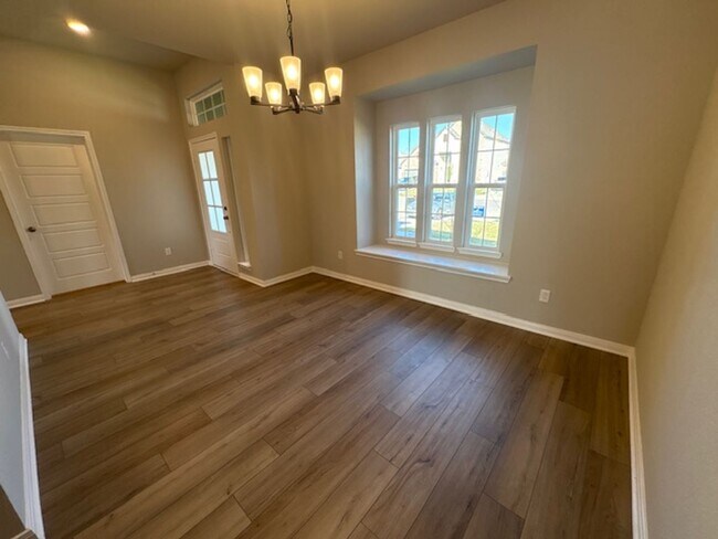 Foto del edificio - AVAILABLE NOW!