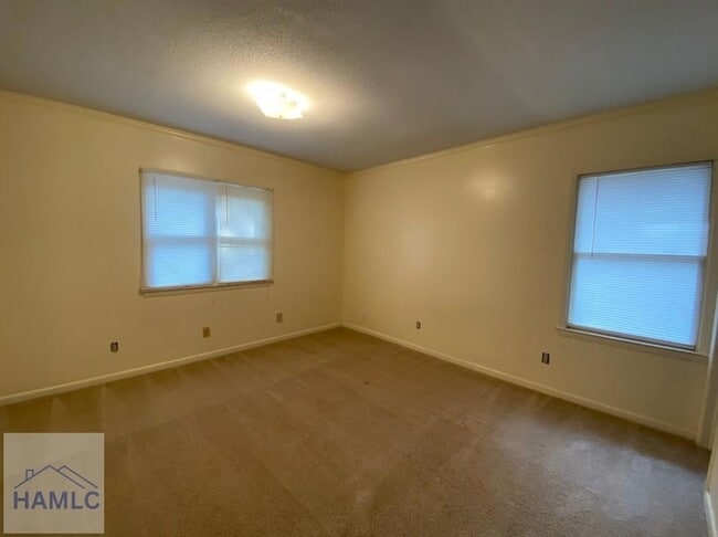 Building Photo - 262 Garden Cir