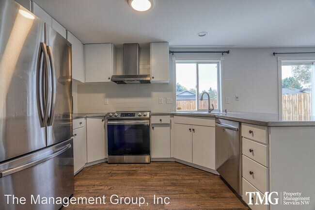 Building Photo - 5 br, 2.5 bath House - 705 SE 146th Avenue