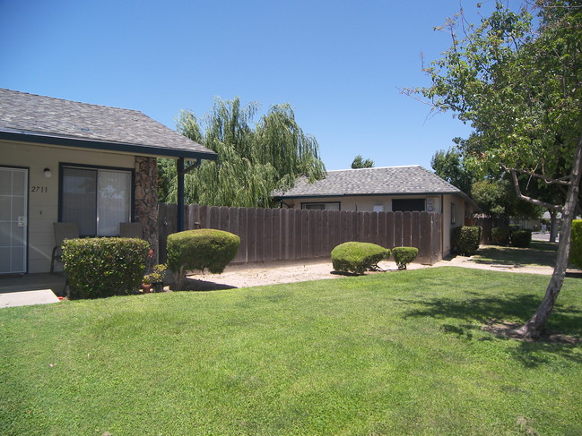 Foto del edificio - Capistrano Park Duplex's