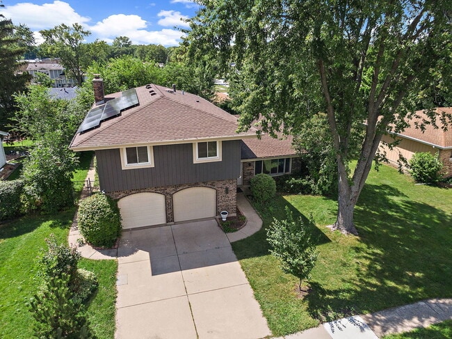 Building Photo - 1126 Tiverton Ct
