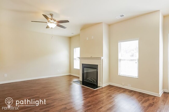 Foto del edificio - 4 br, 2.5 bath House - 124 Sims Court