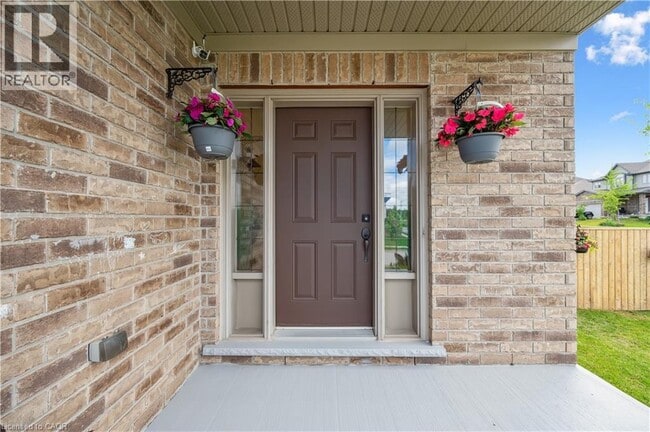 Building Photo - 450 Applegate Ct