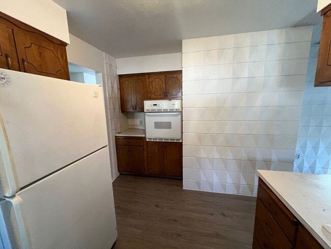 Foto del edificio - 3BED2BATH - GARAGE, DRIVEWAY, LARGE YARD, WASHER/DRYER HOOKUPS, BEAUTIFUL NEIGHBORHOOD