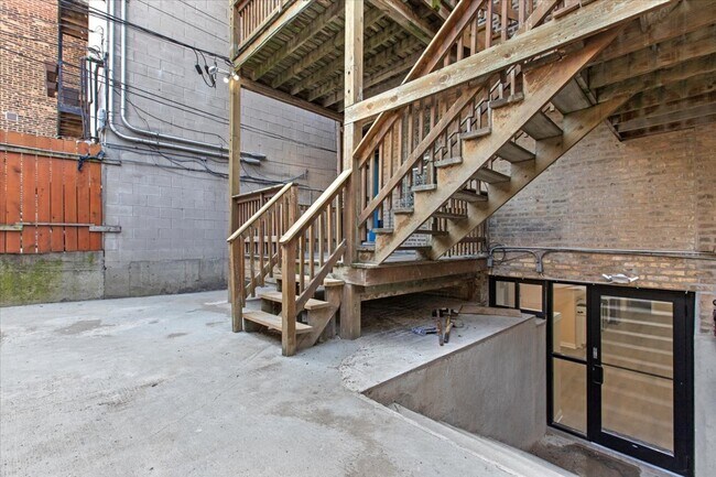 Foto del edificio - 1635 N Ashland Ave