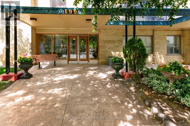 Photo du bâtiment - 190 Cosburn Ave.