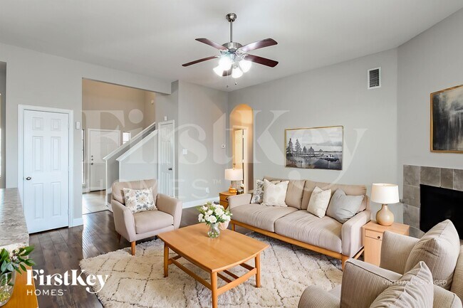 Foto del edificio - 1215 Jewel Ln