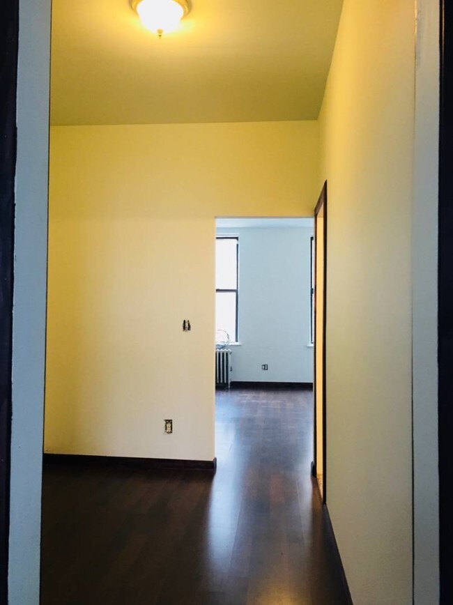 Building Photo - 326 Evergreen Ave
