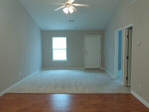Building Photo - 718 Creekside Dr