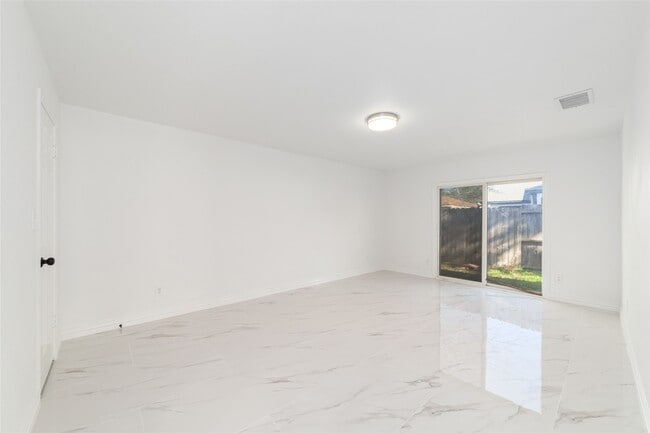 Foto del edificio - 2707 Ashford Trail Dr