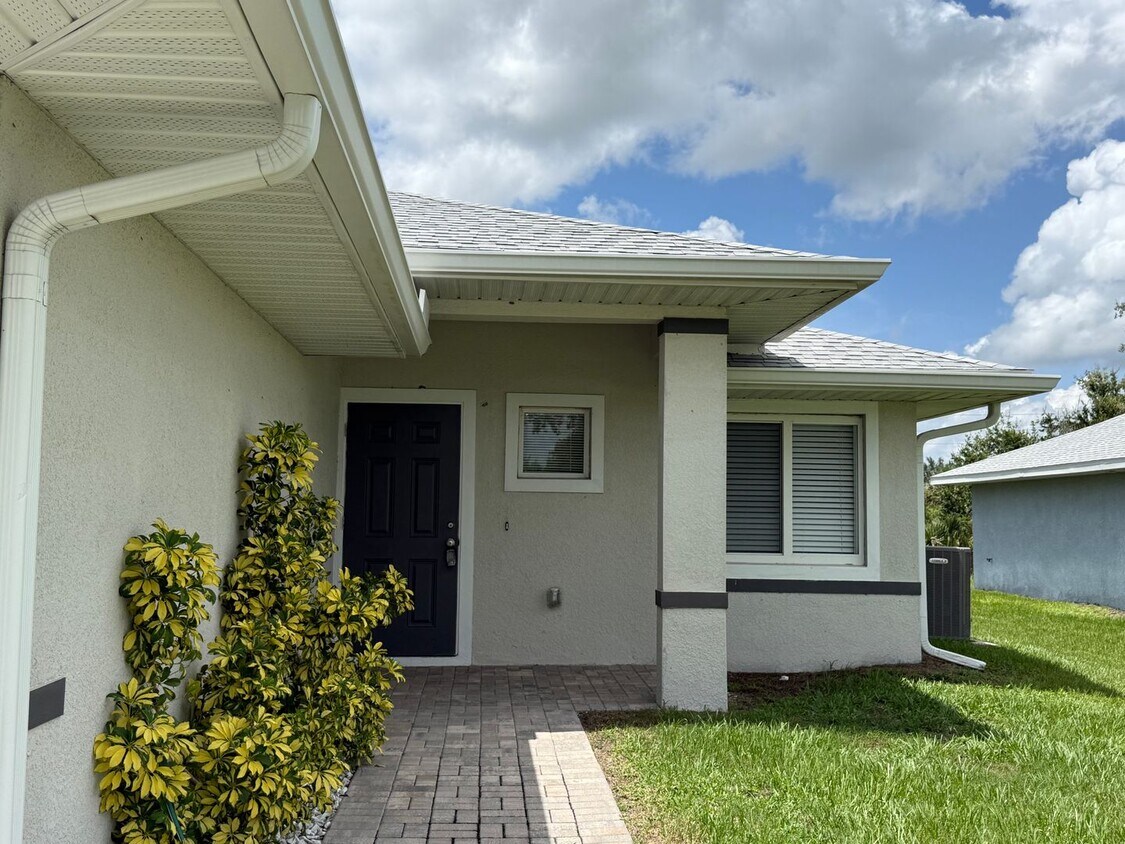 Foto principal - Duplex Unit For Rent In Port Charlotte