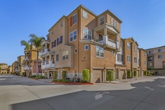Building Photo - 8893 Promenade N Pl