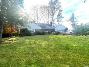 Building Photo - 60 Grist Mill Ln