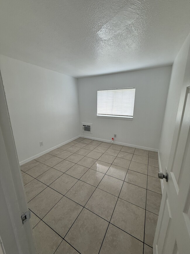 Building Photo - Pinehurst Apartments