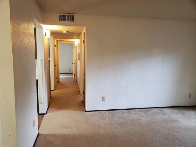 Building Photo - 2 br, 1 bath House - 650 Del Verde Circle, #7