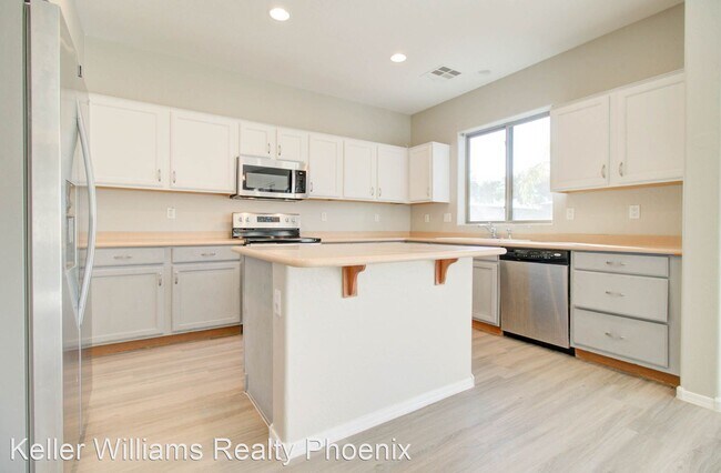 Building Photo - 4 br, 2.5 bath House - 4597 East Loma Vist...