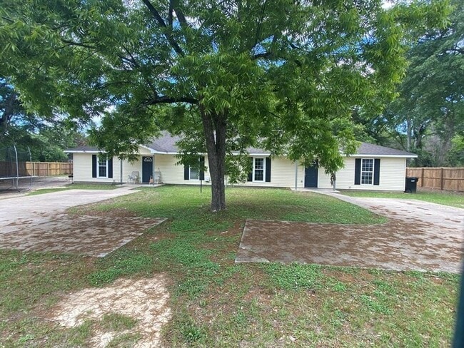 Building Photo - Charming 3BR Duplex in Columbus
